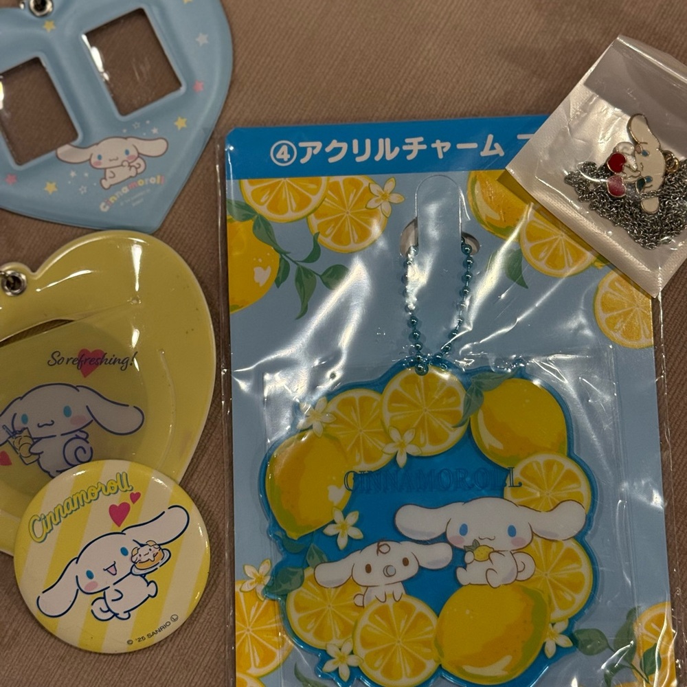 Hello kitty and Friend - Cinnamoroll Lemon Keychain Set